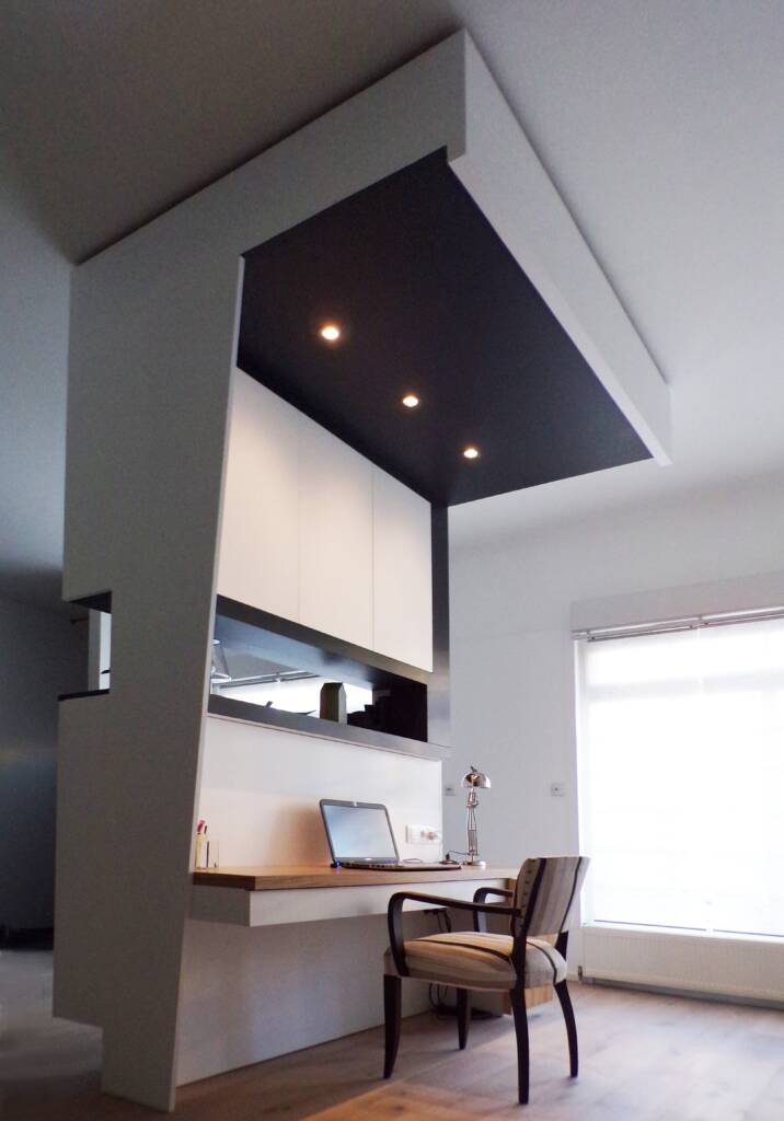 Bureau central toute hauteur sur mesure