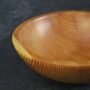 Bol en pin sylvestre par L’Essence des Bois.
