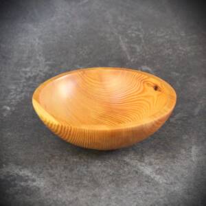 Bol en pin sylvestre par L’Essence des Bois.