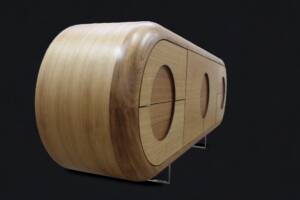 Buffet en chêne massif design fabriqué à la main par L’Essence des Bois, au style contemporain et courbes arrondies.