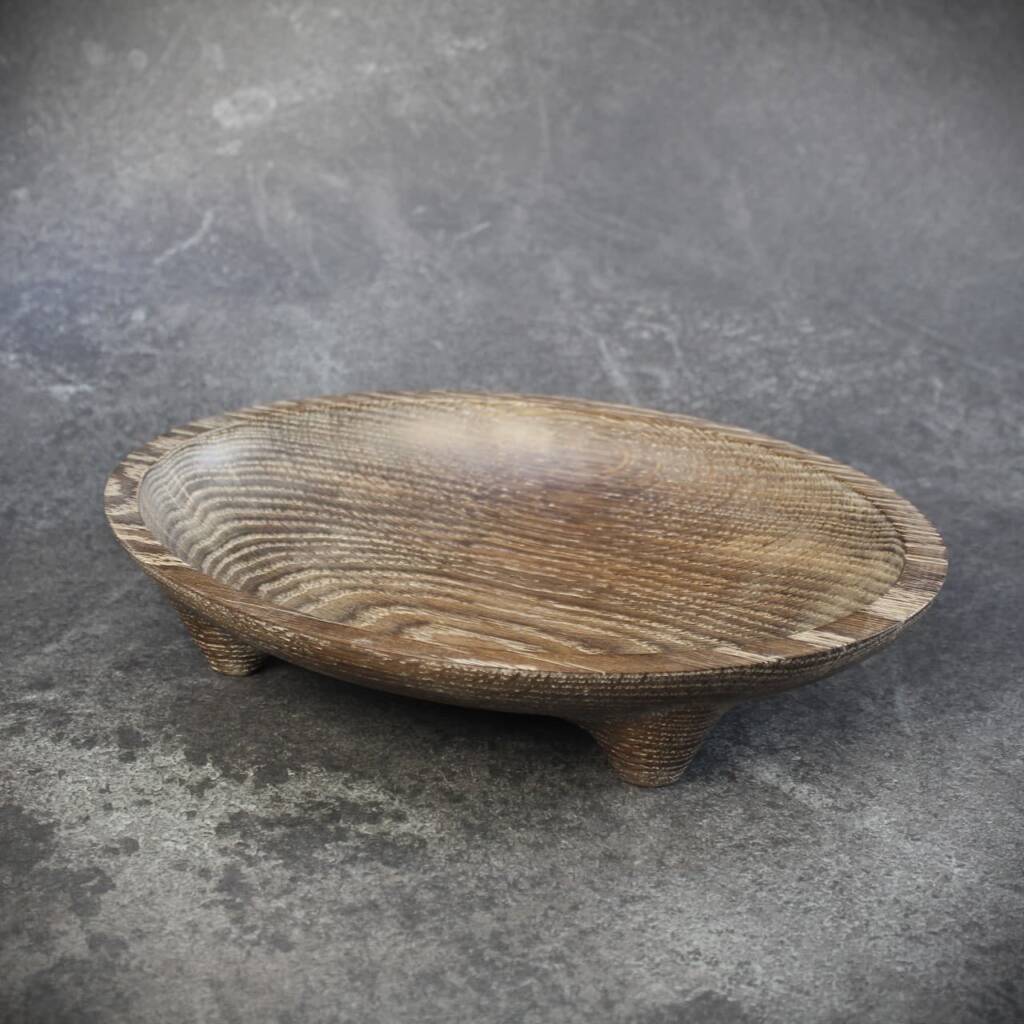 Plat ovale à pied en bois massif par L'Essence des Bois