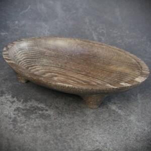 Plat ovale à pied en bois massif par L'Essence des Bois