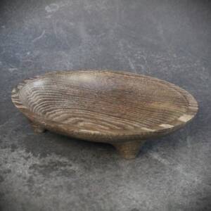 Plat ovale à pied en bois massif par L'Essence des Bois