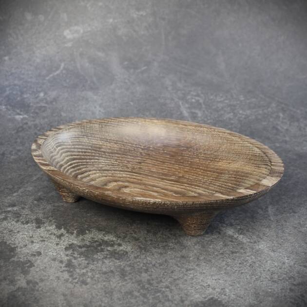 Plat ovale à pied en bois massif par L'Essence des Bois