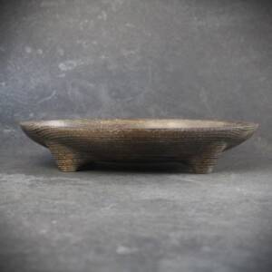 Plat ovale à pied en bois massif par L'Essence des Bois