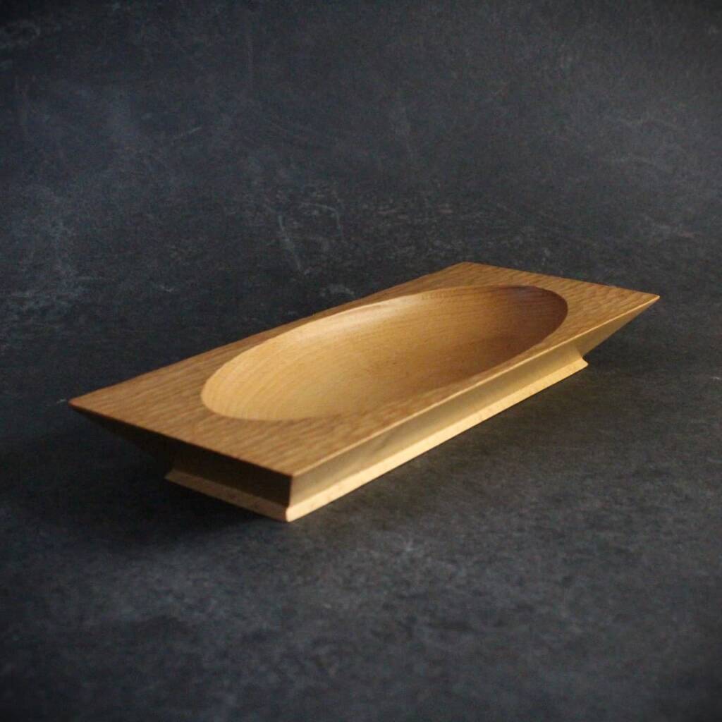 Plat gougé en hêtre massif avec cavité ovale sculptée et texture bois naturel L'Essence des Bois