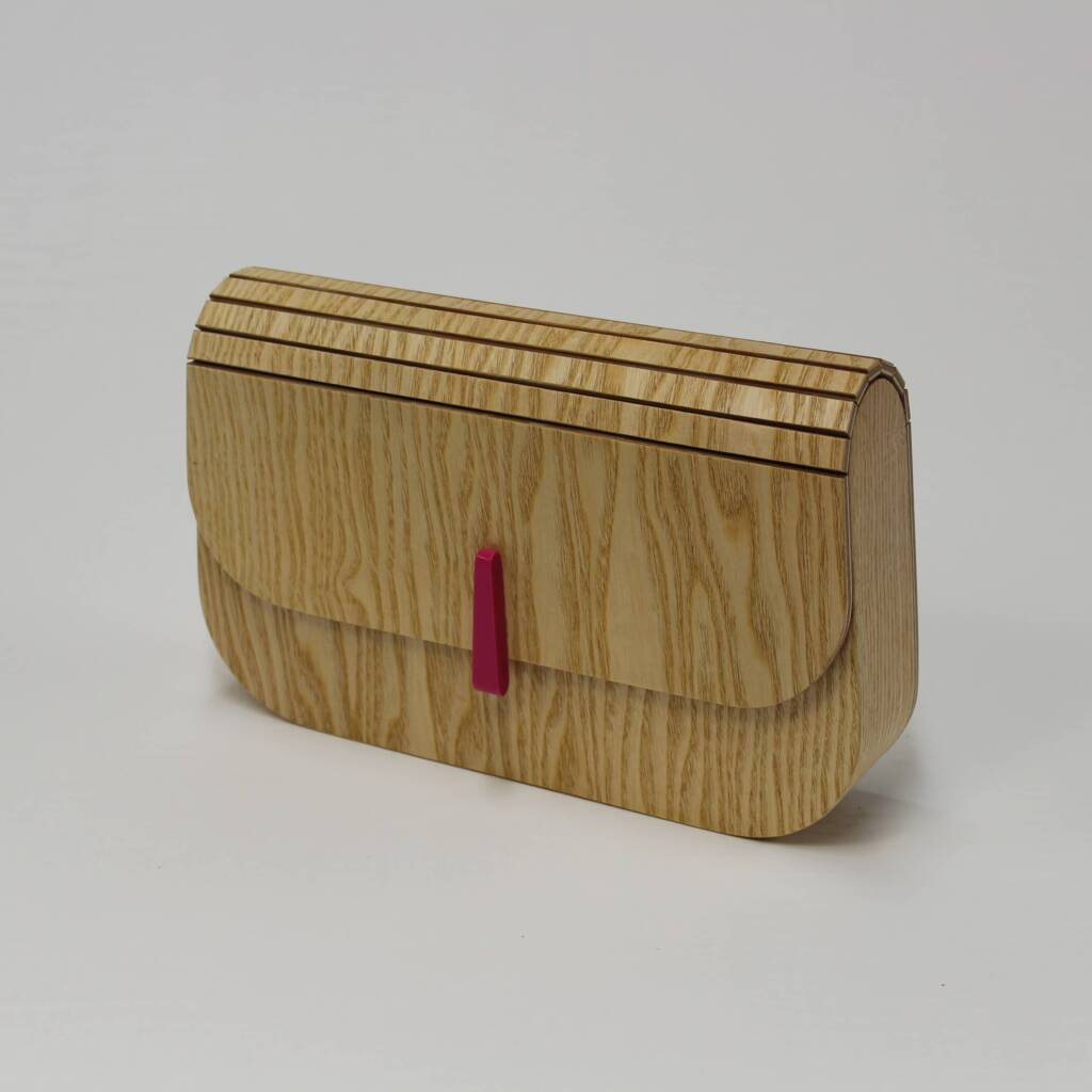 Minaudière en érable sycomore teinté noir et naturel, création artisanale signée L’Essence des Bois — design épuré, matériaux nobles et fabrication française.