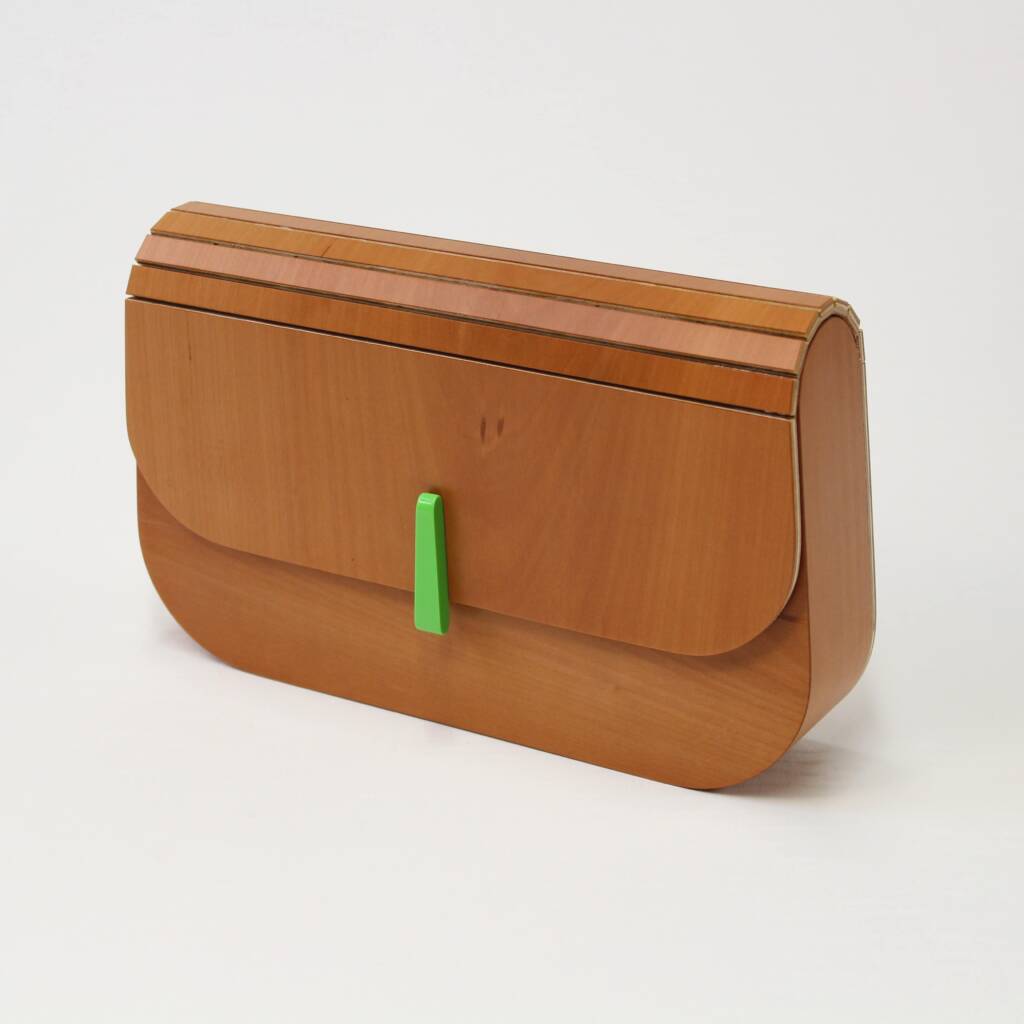 Minaudière en poirier naturel, création artisanale signée L’Essence des Bois — design épuré, matériaux nobles et fabrication française.