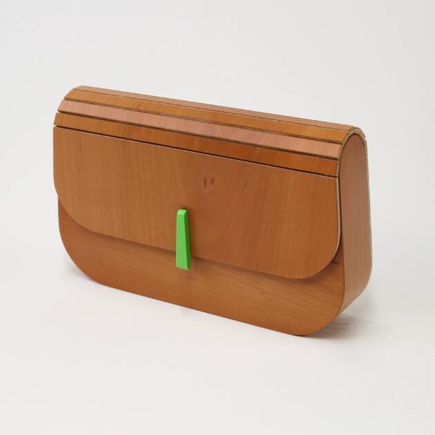 Minaudière en poirier naturel, création artisanale signée L’Essence des Bois — design épuré, matériaux nobles et fabrication française.