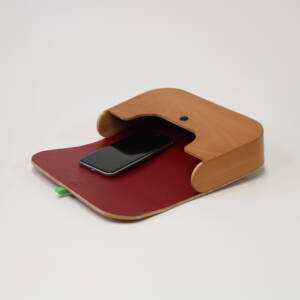 Minaudière en poirier naturel, création artisanale signée L’Essence des Bois — design épuré, matériaux nobles et fabrication française.