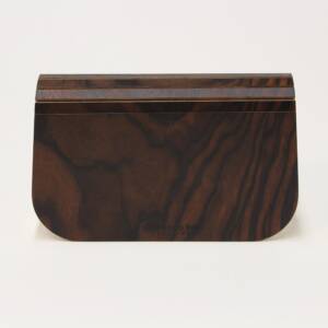 Minaudière en ébène de macassar naturel, création artisanale signée L’Essence des Bois — design épuré, matériaux nobles et fabrication française.