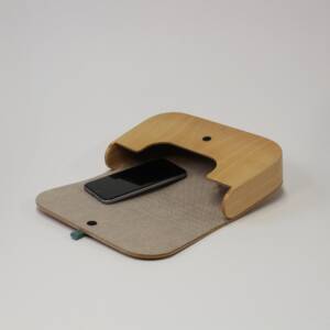 Minaudière en platane et hêtre naturel, création artisanale signée L’Essence des Bois — design épuré, matériaux nobles et fabrication française.